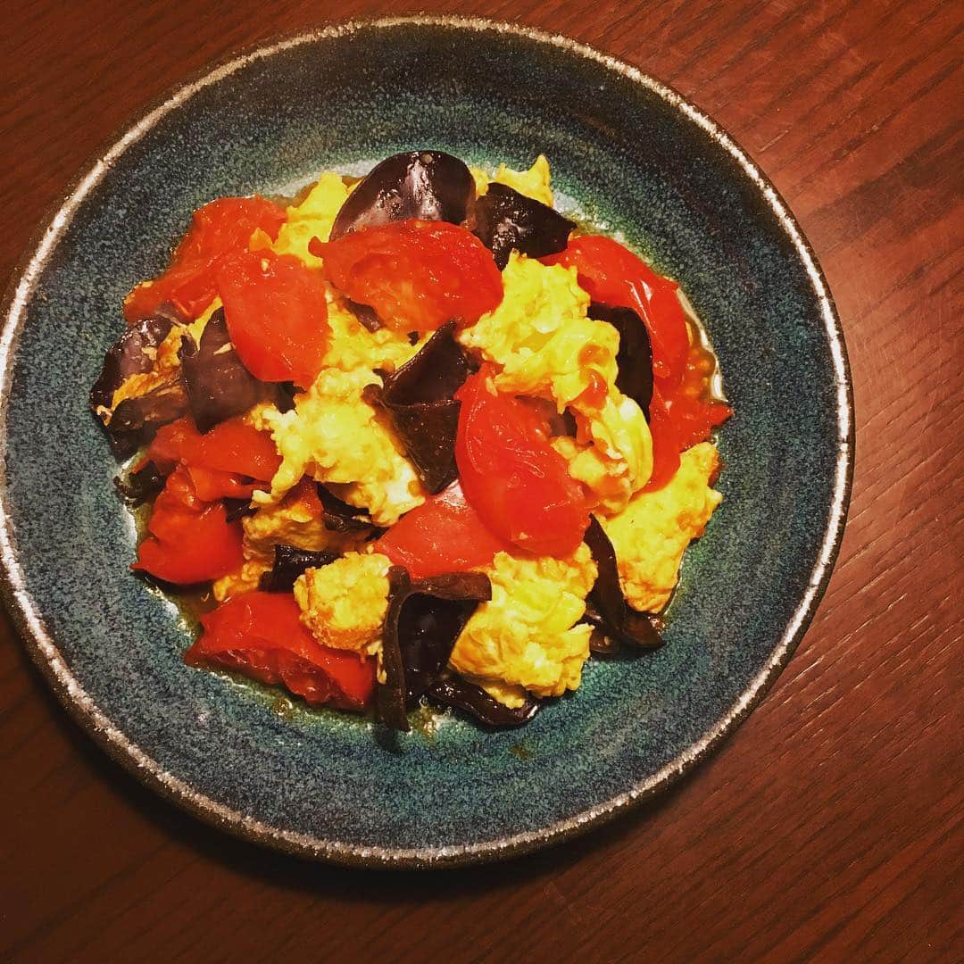 志摩有子さんのインスタグラム写真 - (志摩有子Instagram)「もう一品はトマトと木耳と卵炒め。痺れた舌が優しい味わいに癒やされる。 #トマトマニア」3月20日 20時26分 - ariko418