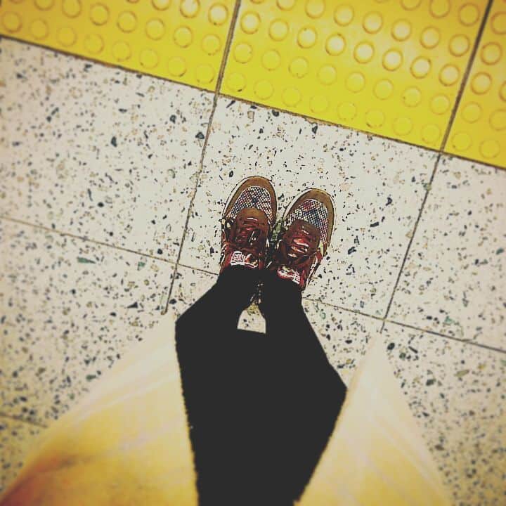 広村美つ美さんのインスタグラム写真 - (広村美つ美Instagram)「しつこい。靴。w #靴 #スニーカー #楽チン #かなり楽チン #歩きやすさ #にじゅうまる」3月21日 15時36分 - mitsumi_hayashi