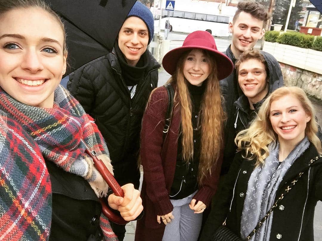 アンジェリーク・アバチキナのインスタグラム：「Visiting Debrecen 🙈🌦 #debrecen #jwc #squad #hungary」