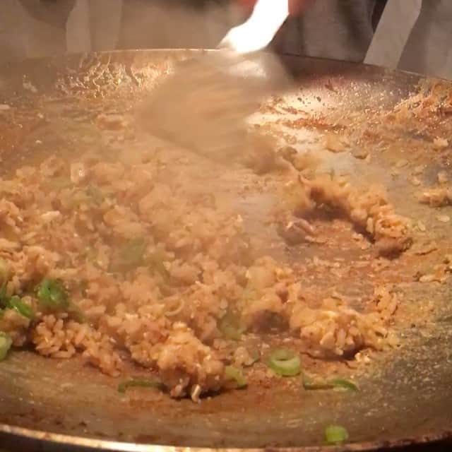 カバのインスタグラム：「最高の1日！！！ #USHINABE会 #コマンダンテ安田さん #デルマパンゲ広木さん #プリマ旦那河野 #USHINABE #今日は9皿 #お鍋のシメに焼き飯 #お鍋のダシ具材の旨味を全部吸い込んだ焼き飯 #美味し過ぎ #ご馳走様でした」