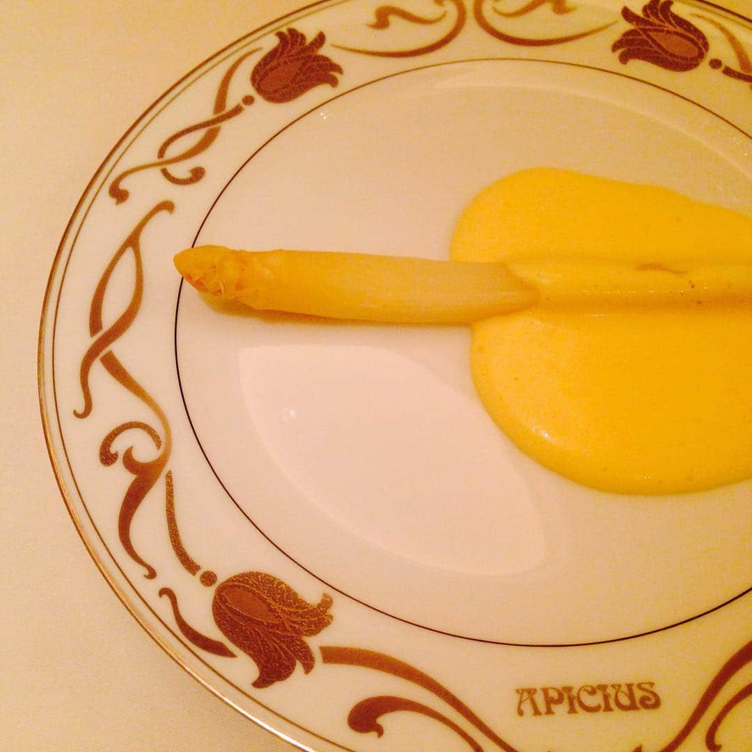 市橋有里のインスタグラム：「この季節になりました♡  #apicius  #ホワイトアスパラ」