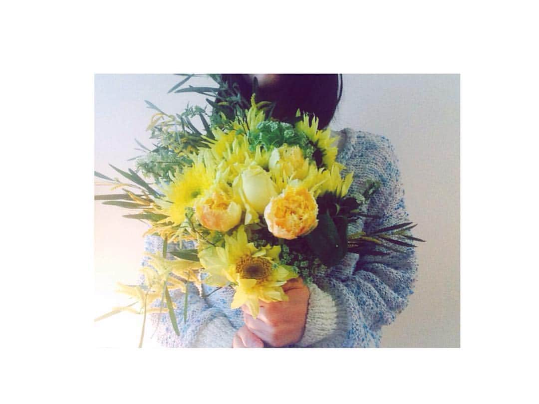 吉岡里帆さんのインスタグラム写真 - (吉岡里帆Instagram)「涙が溢れてきた花束。 頑張ろう。頑張らねば。」3月24日 12時24分 - riho_yoshioka