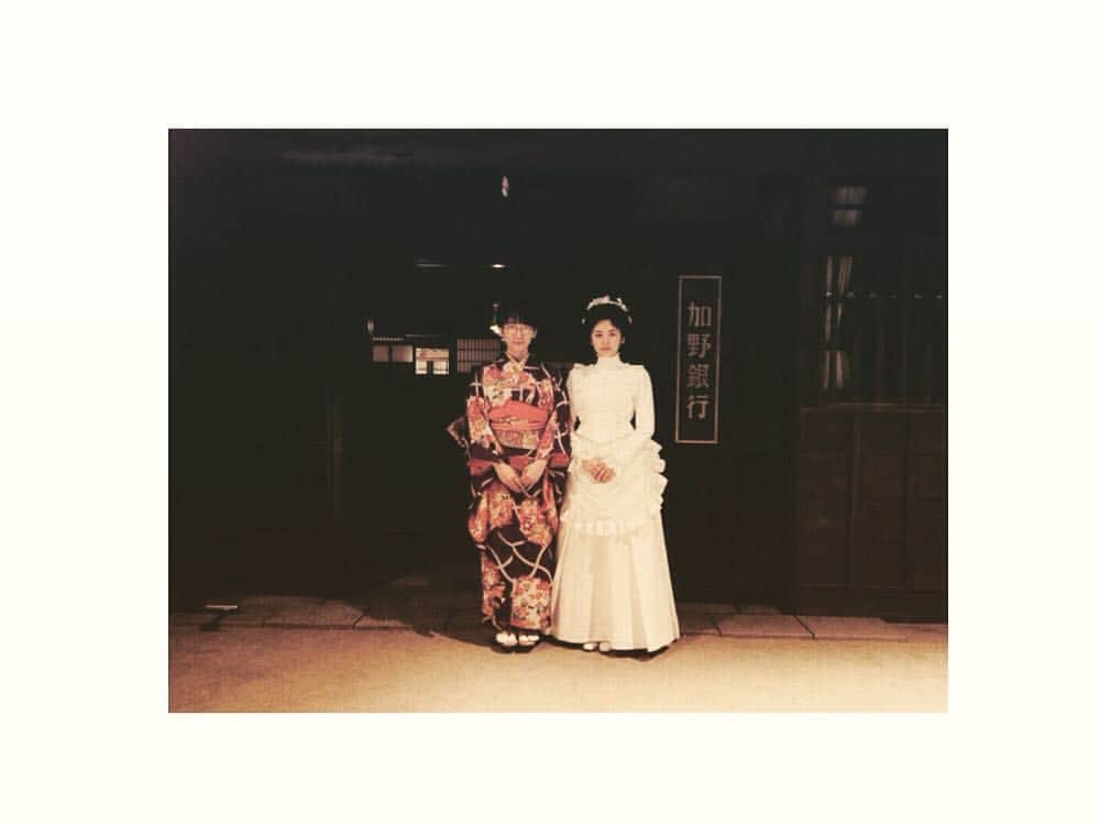 吉岡里帆さんのインスタグラム写真 - (吉岡里帆Instagram)「千代ちゃん結婚おめでとうさん👭啓介さんとずーっとお幸せにな。」3月24日 13時48分 - riho_yoshioka