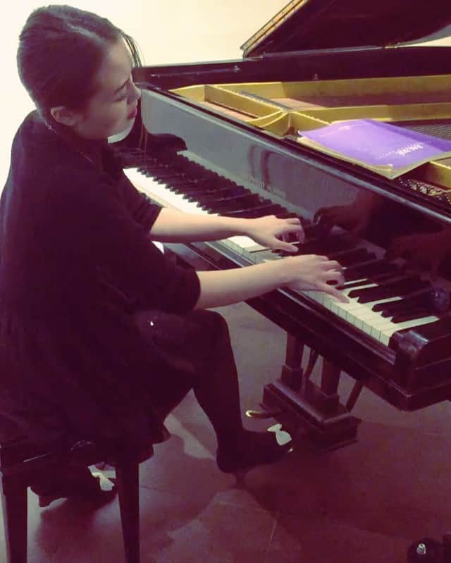 のインスタグラム：「この曲を聴いていると妙に癒されるのです🎶👍😍💕#healingmusic #素敵 #pianist #piano #mydaughter #music #musica #musical #mytime #musicislife #musicislife #musiclove #musiclovers #awesome #amazing #beautiful #musique #faure #frenchmusic #french #concert #音楽 #ピアノ」