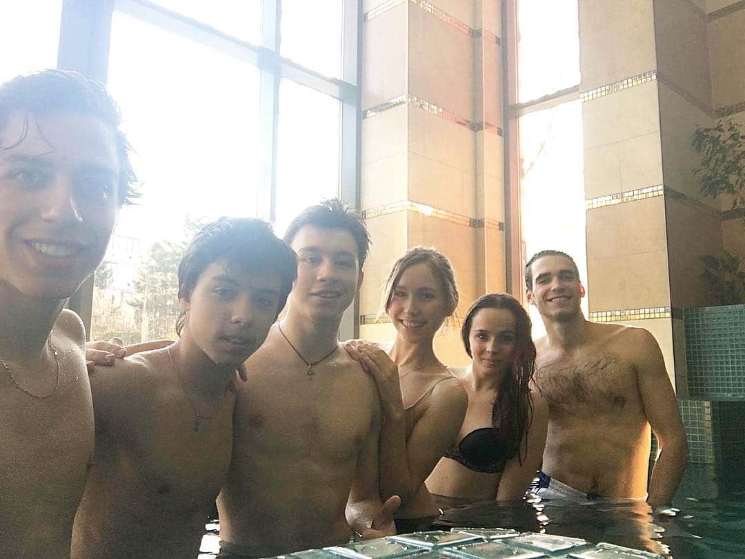 アンジェリーク・アバチキナのインスタグラム：「#Tb to Debrecen #jwc #swimmingpool #debrecen #hungary #goodtime #relax」