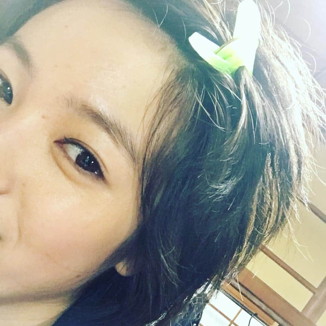 清野菜名さんのインスタグラム写真 - (清野菜名Instagram)「またまた真冬なみに寒い日でした❄️ メイク落とし中に前髪邪魔で いい感じの見つけた。  #洗濯バサミ」3月25日 0時36分 - seinonana