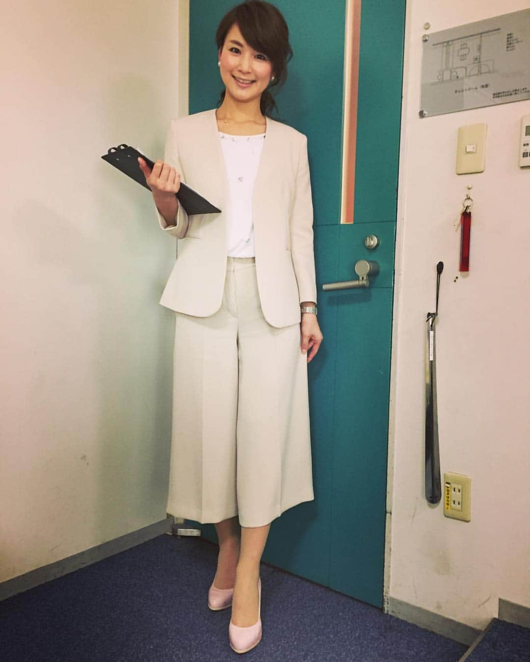 秋元玲奈さんのインスタグラム写真 - (秋元玲奈Instagram)「未来世紀ジパングの収録でした✨  #未来世紀ジパング #来週月曜日 のテーマは #韓国豹変 です #韓国で今ブームの #日本食とは？ #中韓関係 の現状 #緊迫の #北朝鮮情勢 についてもお伝えします！ #お楽しみに」3月25日 19時35分 - rena_akimoto