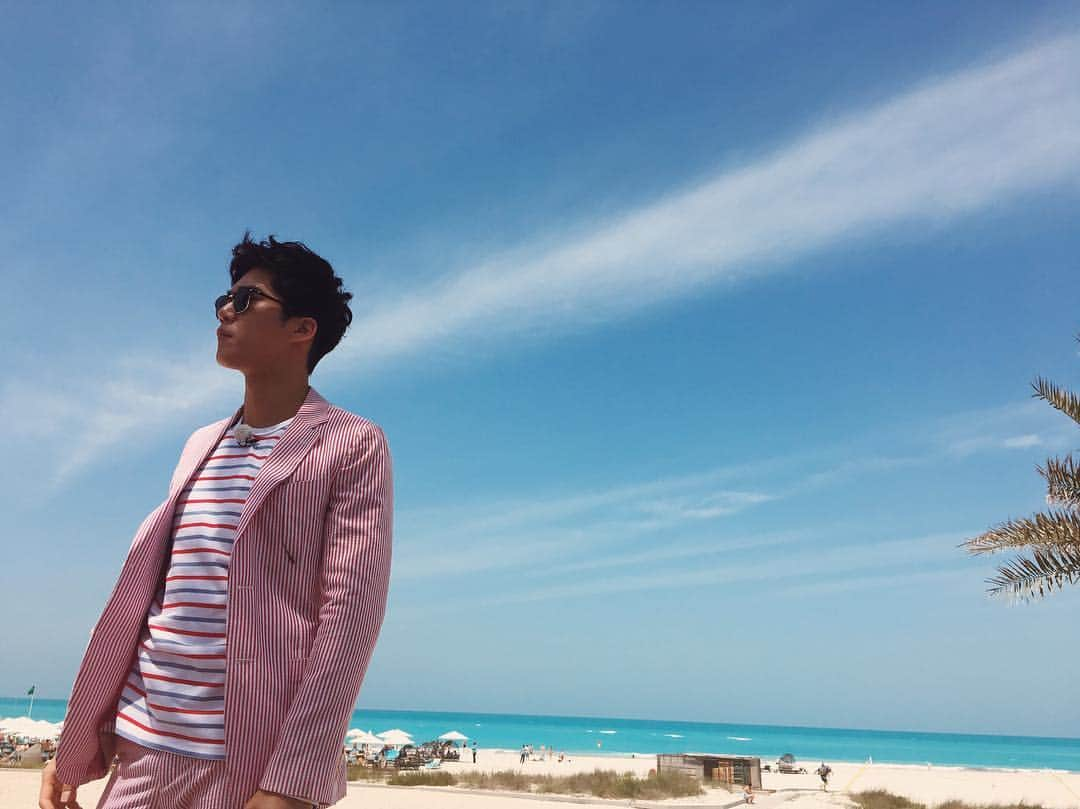 ハ・ソクジンさんのインスタグラム写真 - (ハ・ソクジンInstagram)「تشرفت بمقابلتك.  #🏝」3月25日 19時54分 - haseokjin