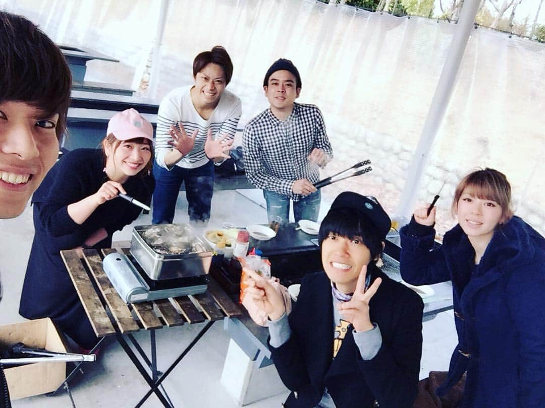 北山まいかさんのインスタグラム写真 - (北山まいかInstagram)「BBQ  #今年初めて#食べたー #祇園櫻井さん #ヘンダーソン子安さん #ジソンシン下村さん #あやつるぽんさん #えんぴつ消しゴム上田 #今日も楽しかった #ご馳走様でした！」3月25日 15時36分 - maika.kitayama