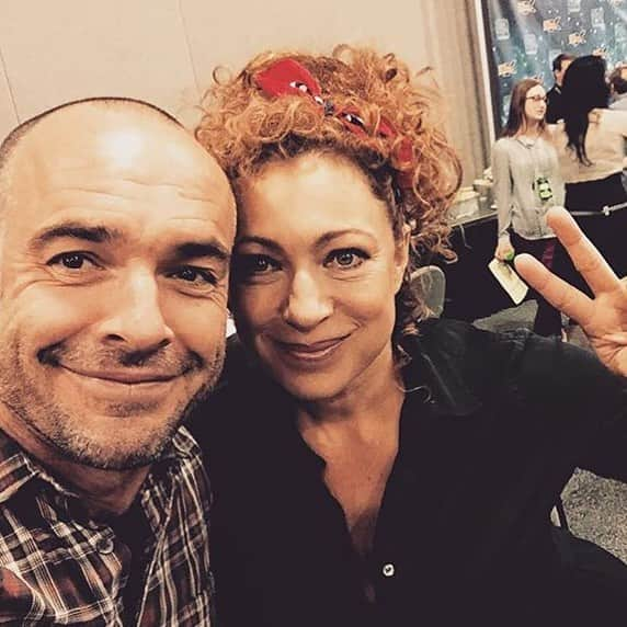 アレックス・キングストンのインスタグラム：「having tons fun in Salt Lake City with @paulblackthorne」