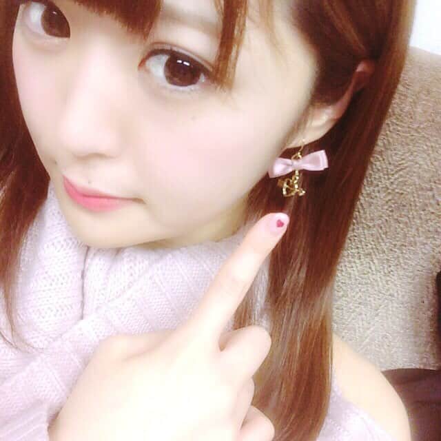 宮下まゆかのインスタグラム：「面会なう、いつもより派手なピアスにしたよ💎✩°｡⋆ #ピアス #アンクルージュ #ankrouge」