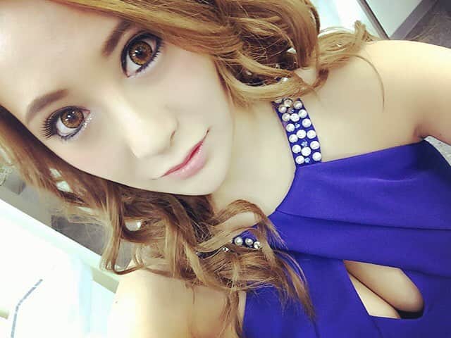 リアラさんのインスタグラム写真 - (リアラInstagram)「明日からはまた化粧バッチリでリアラになりますん  日曜日はいつもひとりでベッドでゴロゴロしてるから更新率たけーよ。暇なんだよ。  世の中のリア充ども！ 素直にうらやましいです*\(^o^)/* とりあえずあんだけ食べたのにジェノベーゼ食べたい。 また知り合いの店こじ開けでもらうかなw  いや、明日仕事だしおりこうに寝ましょう。  世の中の水商売のお兄さん、お姉さん、明日からまた頑張りましょう(*^_^*)v  #キャバクラ #キャバ嬢 #歌舞伎町 #新宿 #六本木 #麻布 #銀座 #おやすみなさい」3月28日 3時36分 - riaranyan