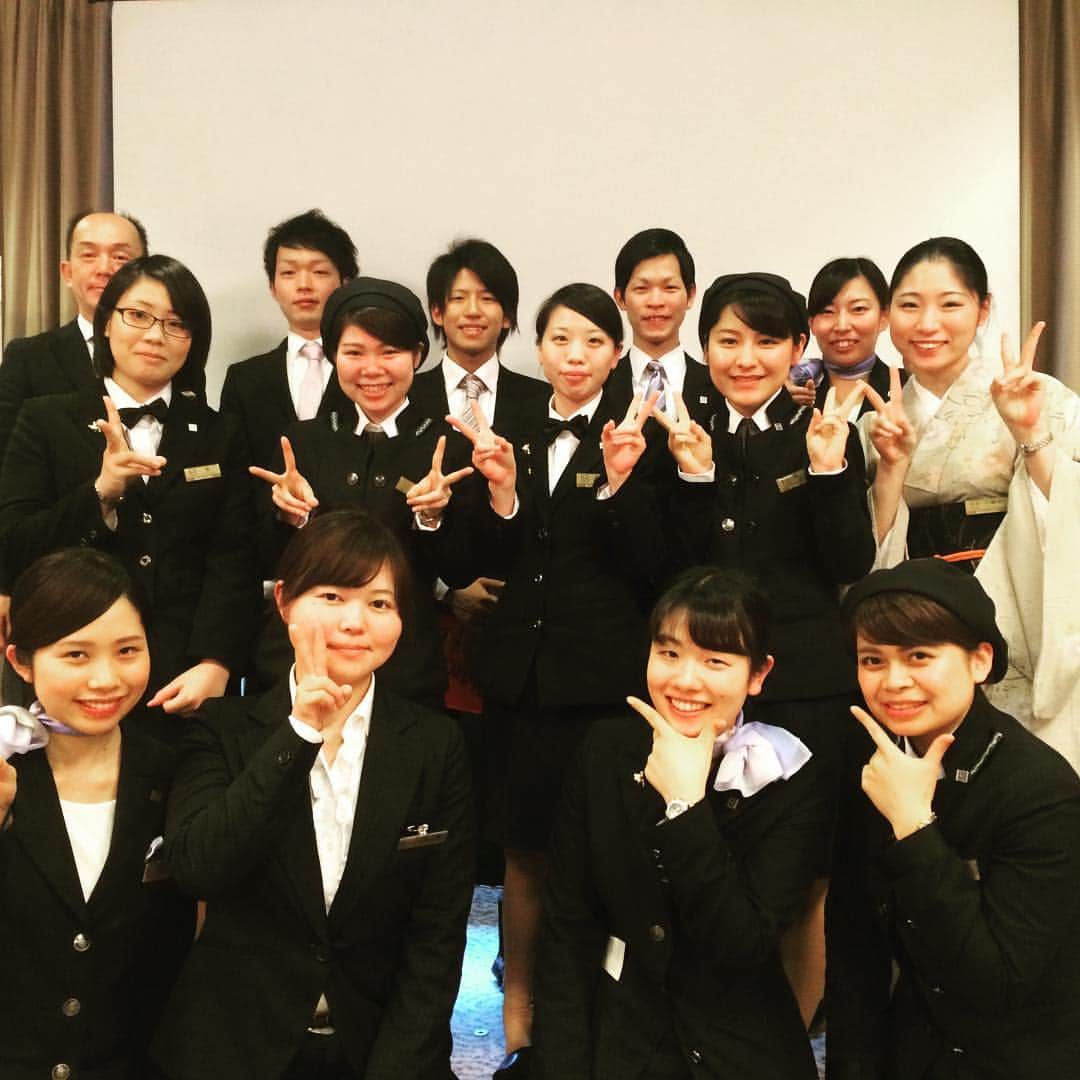 金沢東急ホテル Kanazawa Tokyu Hotelさんのインスタグラム写真 - (金沢東急ホテル Kanazawa Tokyu HotelInstagram)「3月25日に2014年度.2015年度新入社員ブラッシュアップ研修を行いました。 終わった後の記念撮影😃」3月27日 22時00分 - tokyu_hotel_kanazawa