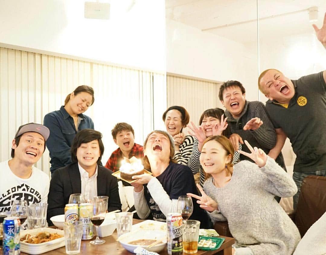高橋みゆきのインスタグラム：「大好きメンバ〜😆🎶笑いすぎて頰っぺた痛い😂 #ゲンちゃん #誕生日 #おめでとう #一瞬花見した後 #美味しい #楽しい #大好き #皆んな自由」