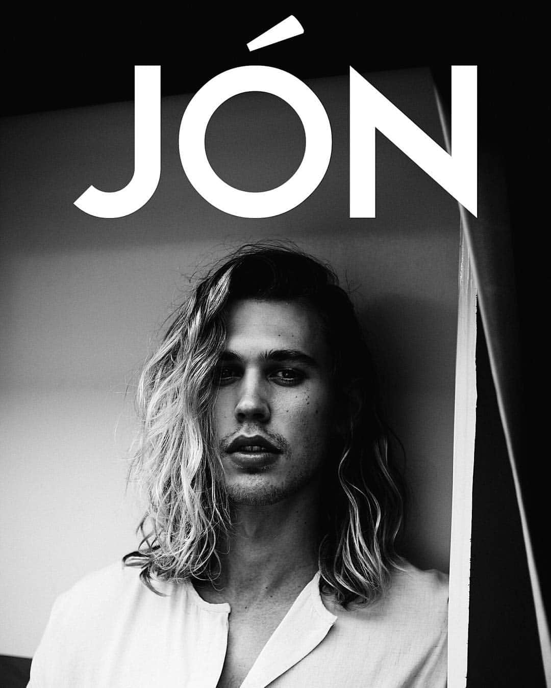 オースティン・バトラーのインスタグラム：「@jonmagazine cover out now!」