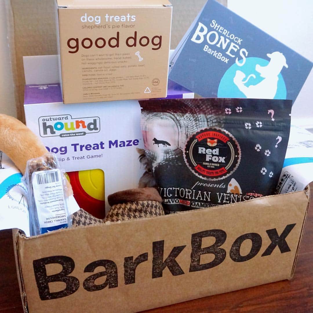 Loki the Corgiさんのインスタグラム写真 - (Loki the CorgiInstagram)「Our March Barkbox had a  Sherlock theme 😃 Use our code "LOKI" to get an EXTRA month of @Barkbox with any subscription! Go to the link in my bio to see what was included in our box and for more discount codes.」3月29日 9時27分 - corgistagram