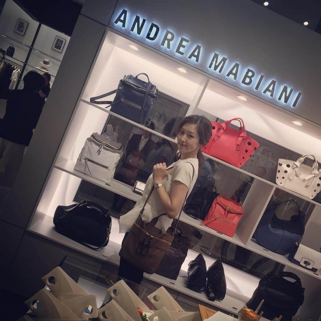 笛木優子のインスタグラム：「暖かくなりショッピング願望 増⬆︎ #アンドレアマビアーニ #東急プラザ銀座」
