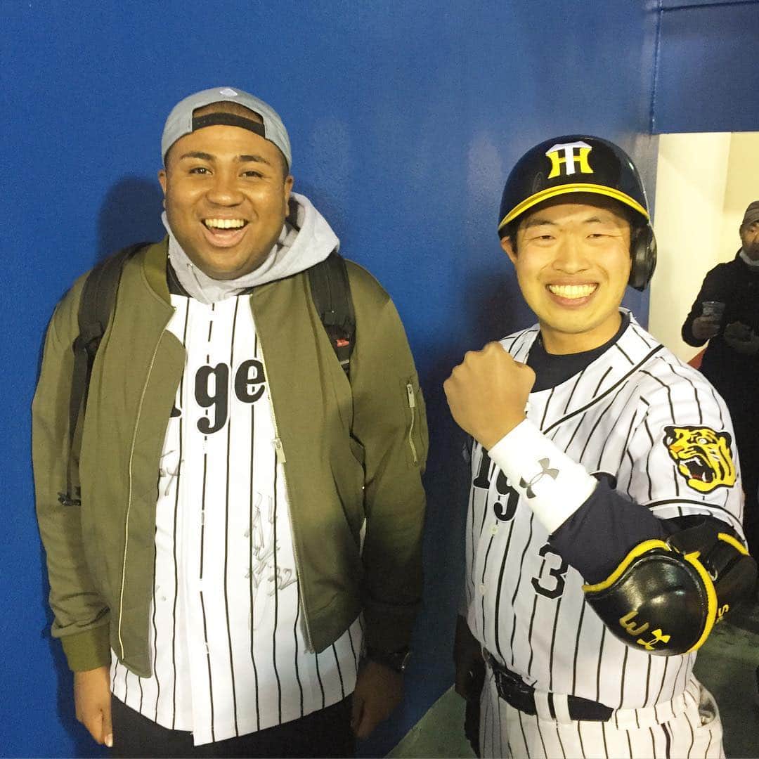 アントニーのインスタグラム：「プロ野球今シーズン初観戦！  #阪神タイガース #似関本さん #5時間10分の死闘の末引き分けだった #高山選手のプロ初ホームラン観れたからいいか！」