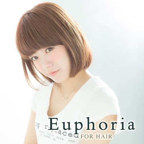 美容室、美容院 Euphoria ユーフォリアのインスタグラム：「Euphoria【ユーフォリア】新宿店 各線新宿駅東口より徒歩2分 東京都新宿区新宿3-20-6 エフ・エスビル5F TEL:03-5919-0768 http://www.euphoria.jp/shinjuku/ 担当スタイリスト：埴田　玲 ナチュラルな扱いやすい髪型です＾＾ コテも巻き方次第、ストテートアイロンの入れ方次第でその日の自分を自在にプロデュースできちゃいます♪ #美容室 #美容院 #ヘアサロン #hairsalon #ヘアスタイル #hairstyle #髪型 #ヘアカタログ #haircatalog #新宿美容室 #新宿美容院 #ブラウン #ベージュ #ミディアム #ナチュラル #パーマ #カット #カラー #Euphoria #ユーフォリア新宿店 クーポンはこちら⇒http://www.euphoria.jp/shinjuku/campaign/」