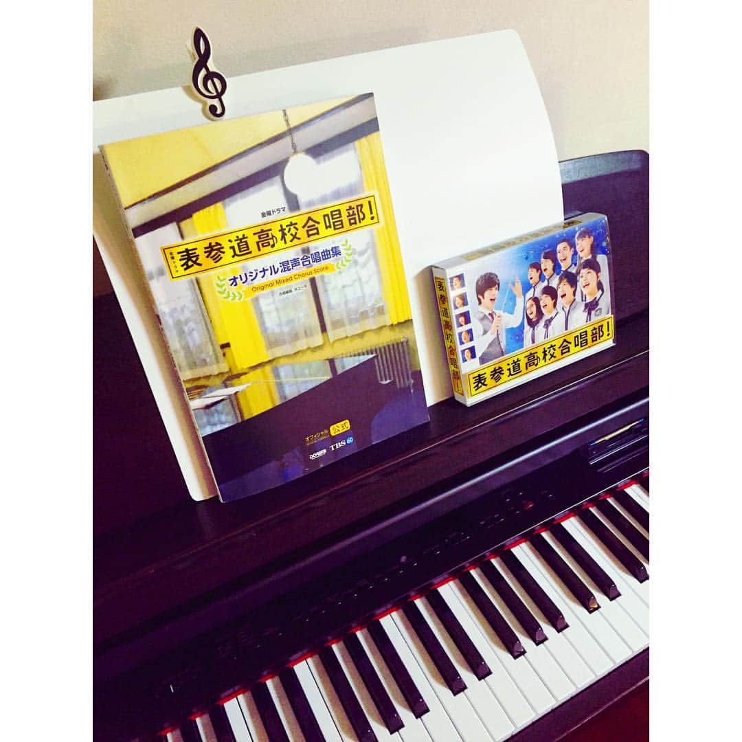 上村彩子さんのインスタグラム写真 - (上村彩子Instagram)「未だにオモコーに夢中な妹👧🏻🎒💓 DVDをあげたら、合唱曲の楽譜まで買って歌とピアノの練習していました！かわいい💓  実はこの特典映像で、ほんのちょこっとだけ私のナレーションがはいってます。  #tbs#ドラマ#表参道高校合唱部#オモコー#金曜ドラマ#合唱#歌」4月1日 23時21分 - saekokamimura