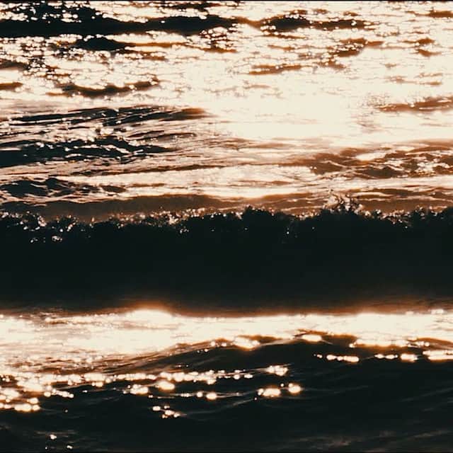 アリッサ ウーテンのインスタグラム：「Video for @billabongwomensjp by @rickynorris uploading full length version on my blog tomorrow 💕 here's a little sample for now 😘」