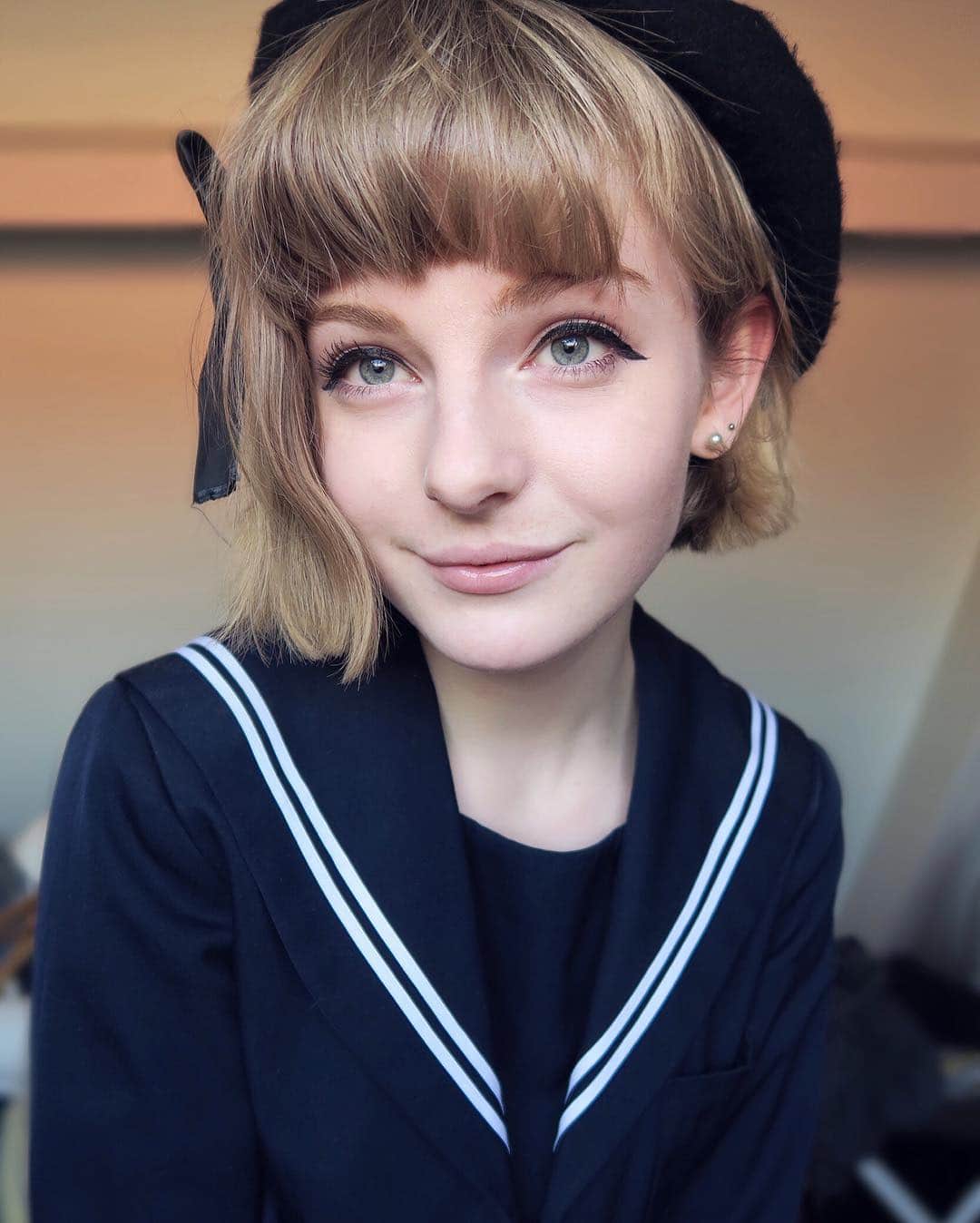 Ella Freyaのインスタグラム：「Last one :3 I was wondering, are any of you still in high school? I'm in my last year!」