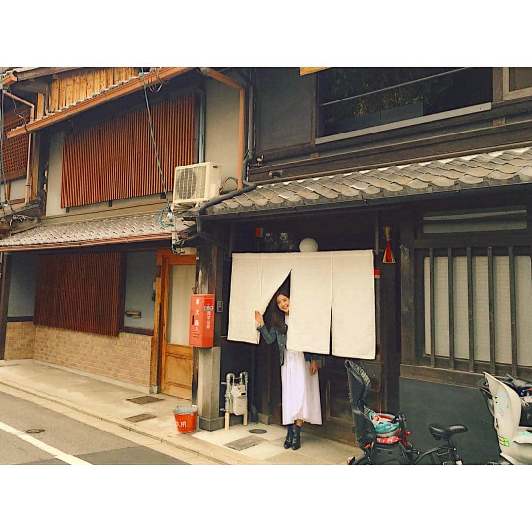古谷有美さんのインスタグラム写真 - (古谷有美Instagram)「京都のみなさん、おおきに！ Amazing stay at a cozy renovated Machiya(traditional Japanese townhouse) in Kyoto. Thanks a lot!  #町家#京都#日本#旅 #machiya#kyoto#japan#trip#explore#vintage#renovation#thankyou#illbeback」4月3日 16時49分 - yuumifuruya