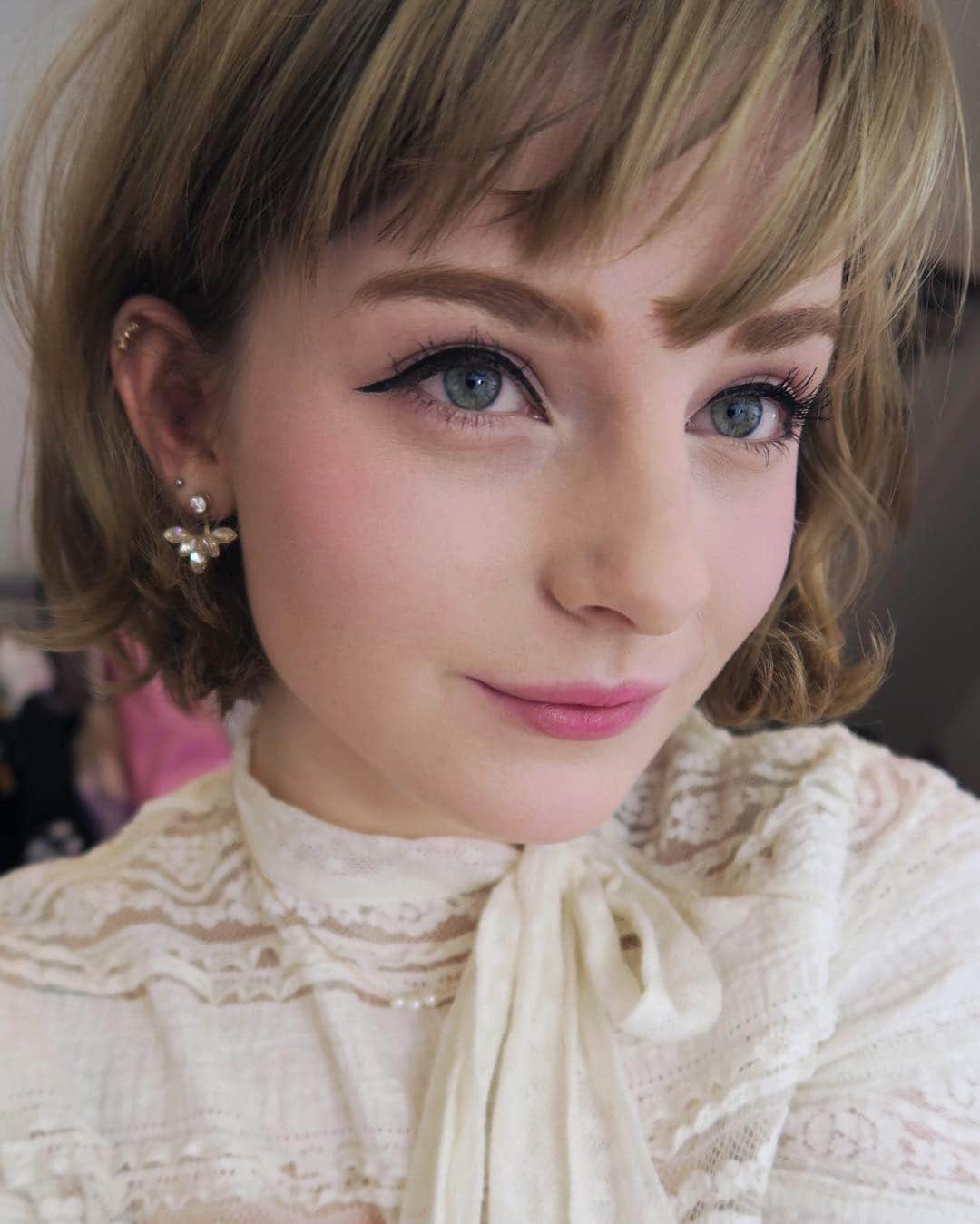 Ella Freyaのインスタグラム：「Just realised I never posted this here !! I also made a video for this look ^-^The link is in my bio !!!  check it out and let me know if I should do more 💕」