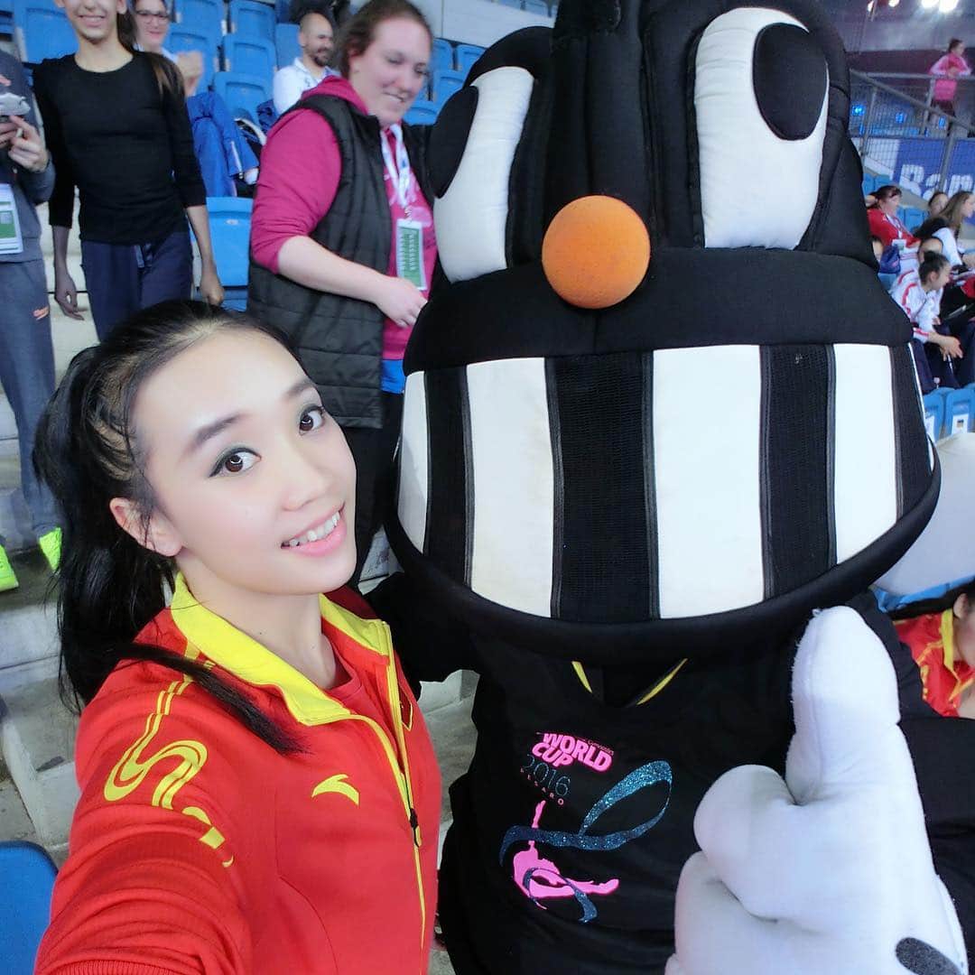シュー・シャオのインスタグラム：「#rhythmic gymnastics #pesaro # Nice day❤️❤️❤️」