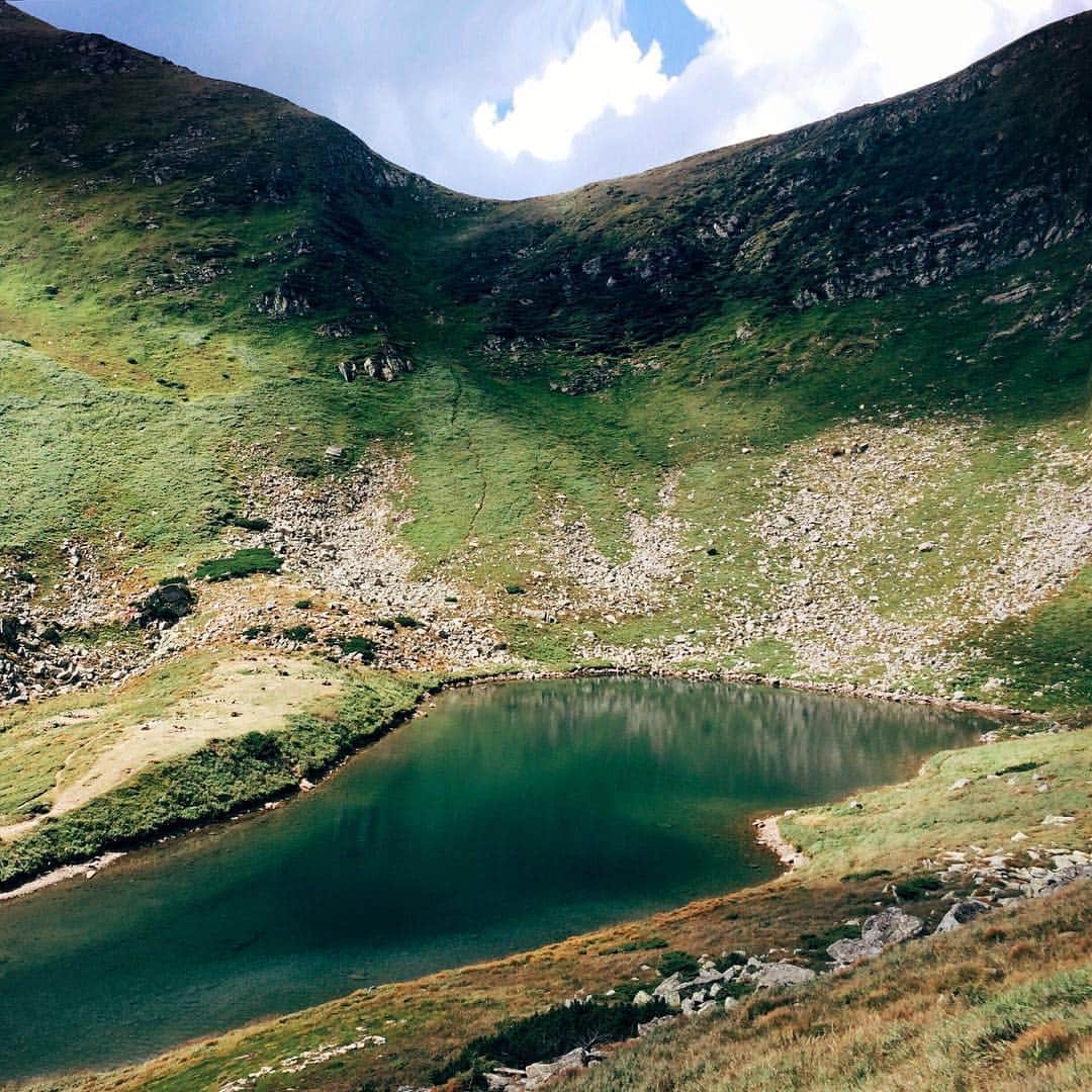 Anna Derzhanovskayaのインスタグラム：「Brebeneskul Lake #latergram」
