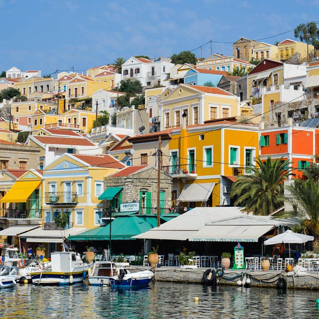 Pınar Budinさんのインスタグラム写真 - (Pınar BudinInstagram)「Mutlu güzel haftalar !!😀🌸 Have a great new week!💙 Symi ⚓️ Greece」4月4日 20時58分 - pinarbudin