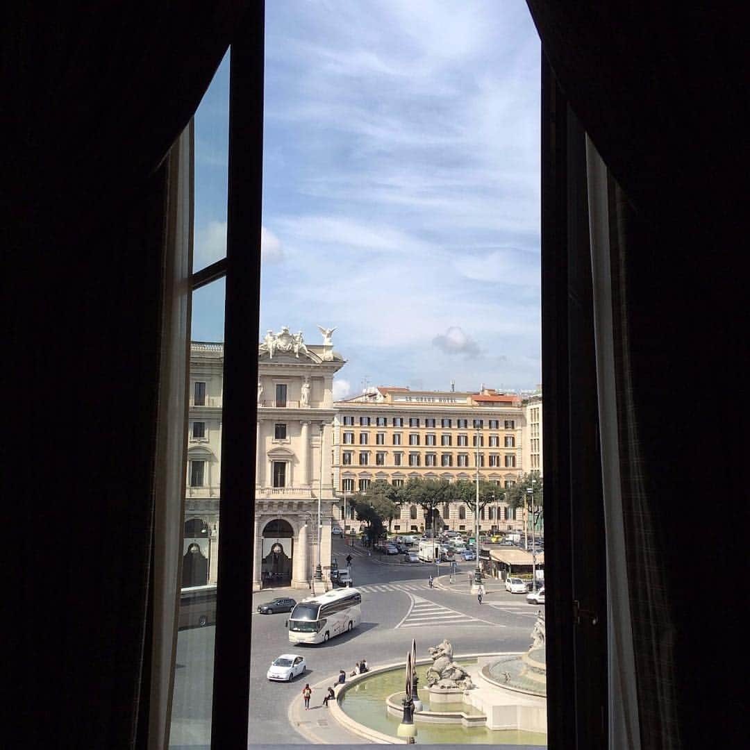 ケヴィン・スペイシーのインスタグラム：「Not a bad view to wake up to in Roma #AutographHotels」