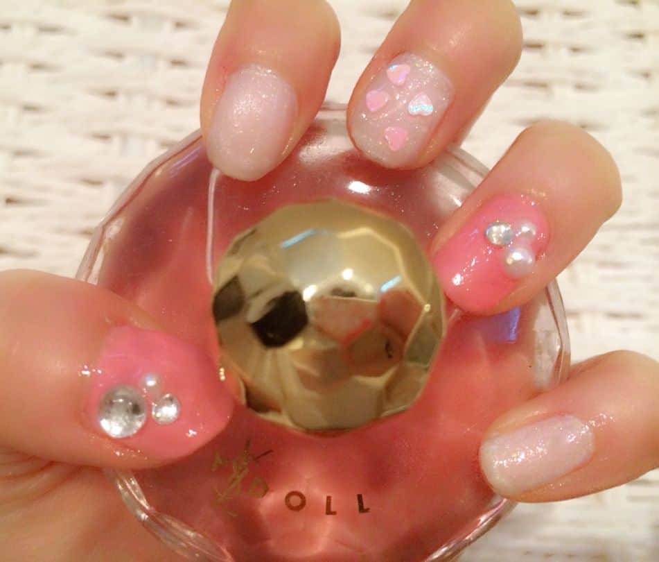 のインスタグラム：「気まぐれセルフジェルネイルはじめました〜♡ #nail #selfnail #beginner #ジェルネイル」