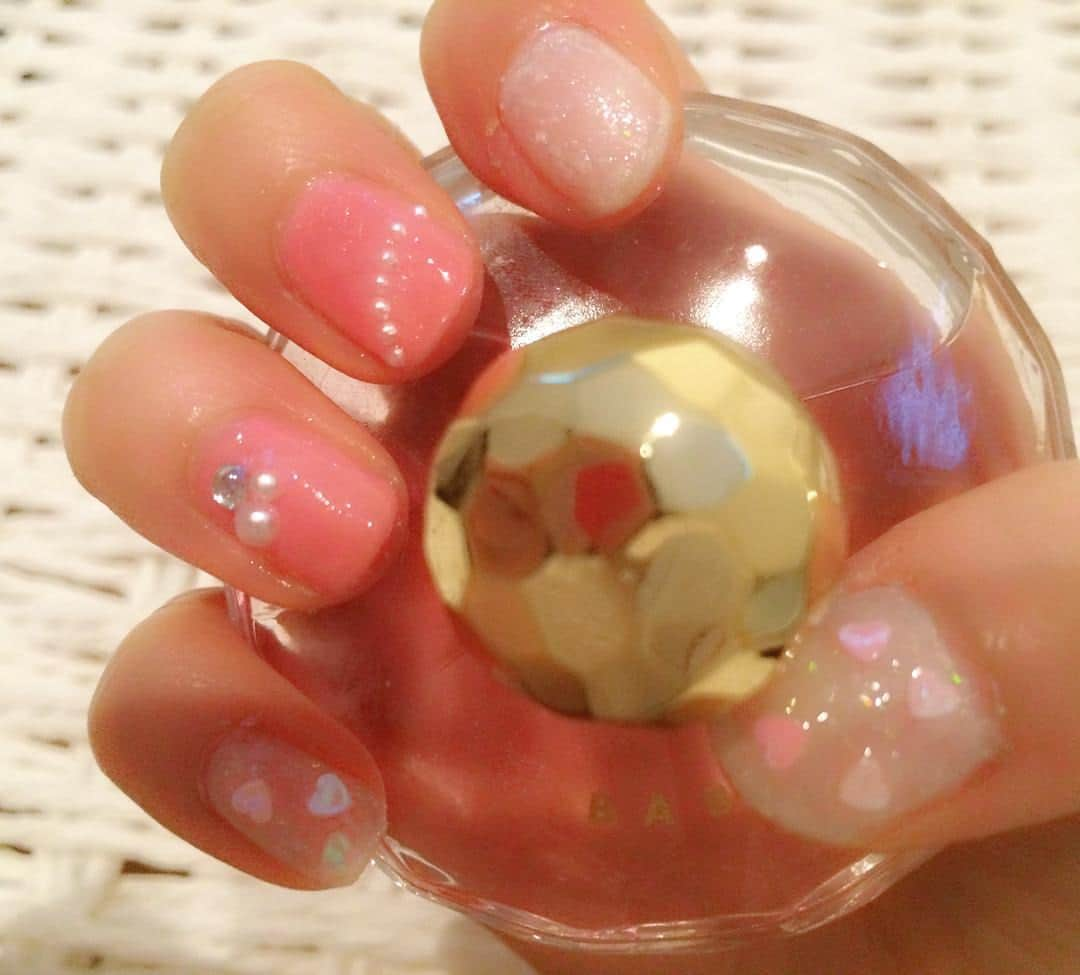 礒部花凜のインスタグラム：「右手〜♡ #nail #selfnail #gelnails #ジェルネイル」