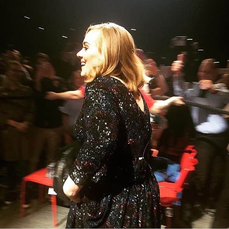 アデル（ファンアカウント）のインスタグラム：「Stockholm / Tele2 / Apr 29」