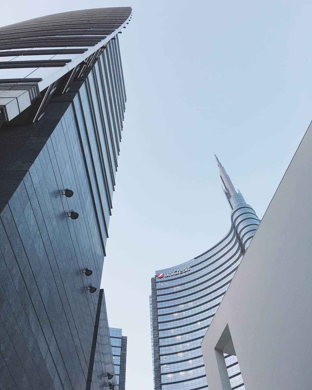 のインスタグラム：「A new center #milano #milan #shootingcolors #thebestdestinations #beautifuldestinations #wonderful_places #BestVacations #europe_vacations #TopEuropePhoto #living_europe #unlimited_europe #ig_worldclub #ig_europe #igworldclub #world_lenz #exploretocreate #livefolktakeover #uniteddivision #theIMAGED #justLiving2016 #loves_united_life #italy_vacations #ig_italia #through_italy #italiainunoscatto #italy_ig #liveloveitaly #top_lombardia_photo #thehub_lombardia」