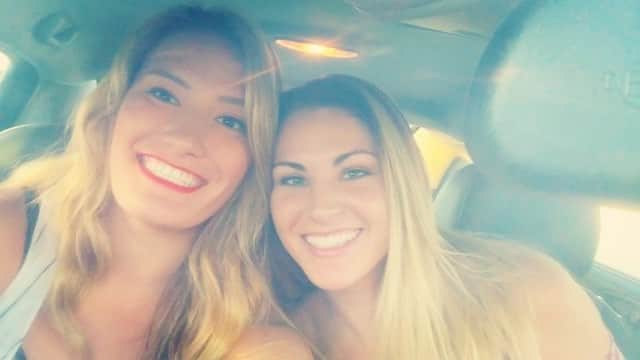 テトリ・ディクソンのインスタグラム：「Searching for a song to drink a beer to😌 #chameleons #ACCAs @kellymurph12」