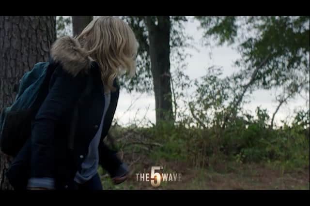 フィフス・ウェイブのインスタグラム：「Evan Walker: expert in falling love and falling over trip wires.  See the full gag reel when you bring home #The5thWaveMovie on Blu-ray. Preorder your copy now!」