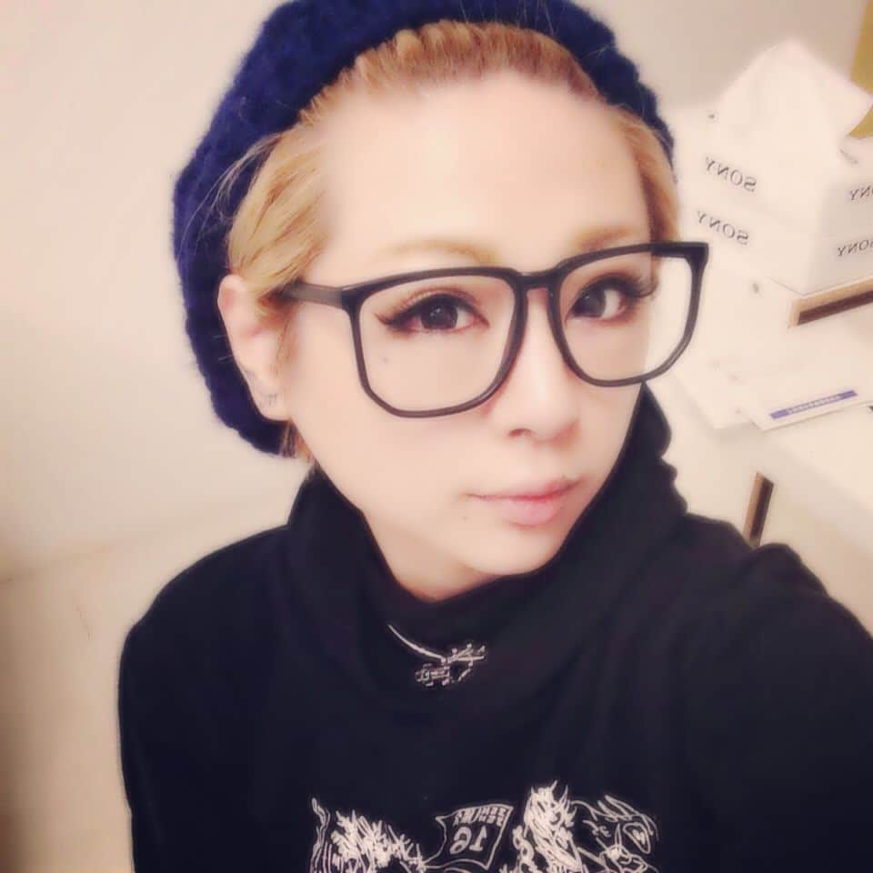 家村マリエのインスタグラム：「新居に✨お邪魔😋今日は、いい夢見れそ❤️#ememon＃睡眠#GW」