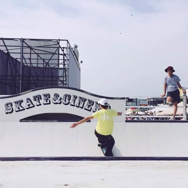 のインスタグラム：「SKATE & CINEMA🏄🎥 . #逗子海岸映画祭 #JHP動くポートレート . Shot:iPhone6s with #Boomerang App Edit:Instagram .」