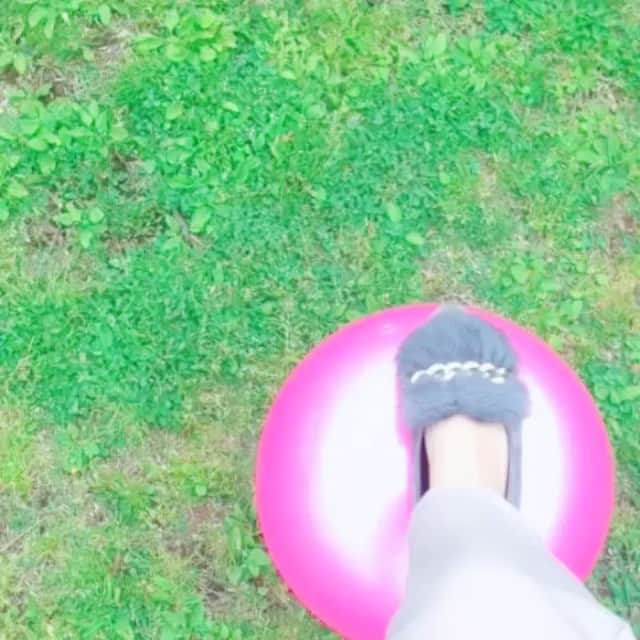 れみぱんのインスタグラム：「友達がいきなり悪魔に乗り移られた💥 いつまでも追いかけてくる💨💨 #パニックムービー #モリラ #GW #movie #panic #park #instadaily #mylife #friends #hysteric」