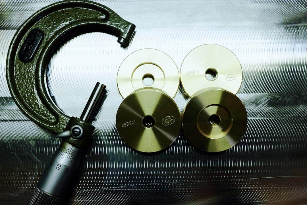 UNION PRODUCTSのインスタグラム：「. test test . . #unionproducts#union_products #technics#sl1200#brass #vinyl#45adapter#45s #madeinjapan#turning#milling」