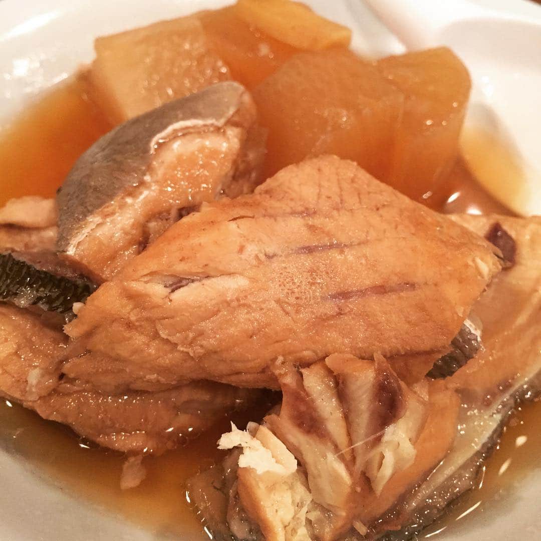 のインスタグラム：「カンパチアラ煮＠万づ #drinking #drinkdrankdrunk #nodrinknolife #amberjack #izakaya #delicious #nightlife #tokyo #dinner #happy #nizakana #pubfood #izakayafood #eatfish #japanesefood #drink #drinkporn #foodporn」
