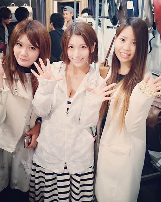 星野ナミのインスタグラム：「🌼両手に花🌼」