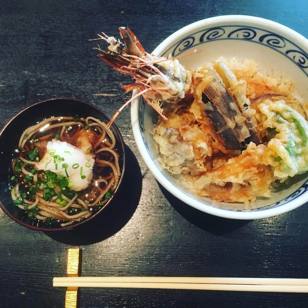 志摩有子さんのインスタグラム写真 - (志摩有子Instagram)「撮影後のランチはお蕎麦。天丼セットでガッツリ。もう眠い…^^; #ロケごはん #蕎麦 #和食大好き #お蕎麦うれしい」4月10日 12時54分 - ariko418