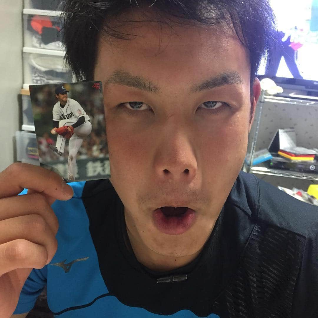 佐藤勇さんのインスタグラム写真 - (佐藤勇Instagram)「久しぶりにプロ野球チップス買ったらこいつ当たってしまった（笑） 無駄遣いしちゃったー！泣  #佐藤勇#プロ野球チップス#無駄遣い#光成#ブサイク#プロ野球カード」4月10日 20時03分 - isamusato63