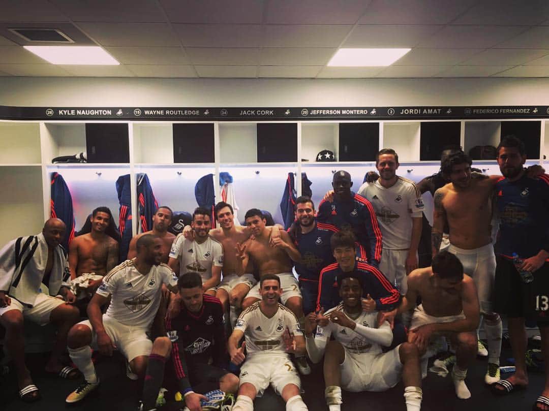 のインスタグラム：「Great win yesterday! Great performance from the team and 40 points on the board」