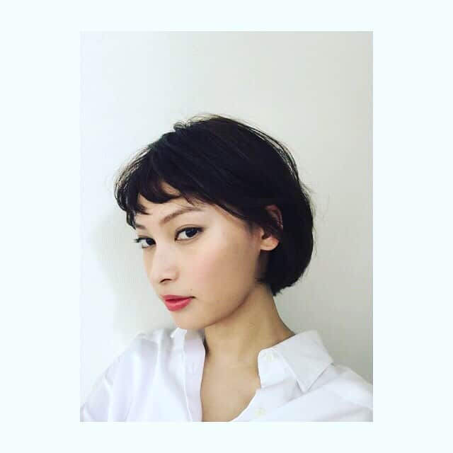 大政絢さんのインスタグラム写真 大政絢instagram こちらもbaila5月号 髪切った と言いたいところだけどウィッグです Chanel のメイクページチェックしてね Baila 顔が男顔だから髪切ったら男装できちゃうかも 笑 Findingchanel 素敵なあの子の秘密を