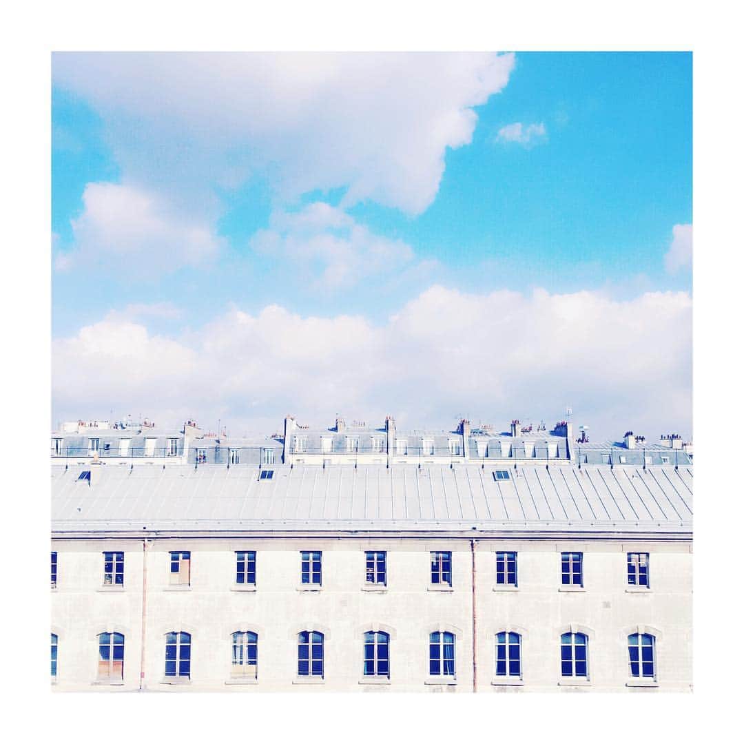 松雪泰子さんのインスタグラム写真 - (松雪泰子Instagram)「Parisの空✨パステルの絵 #風景 #綺麗」4月13日 16時47分 - yasukomatsuyuki_official