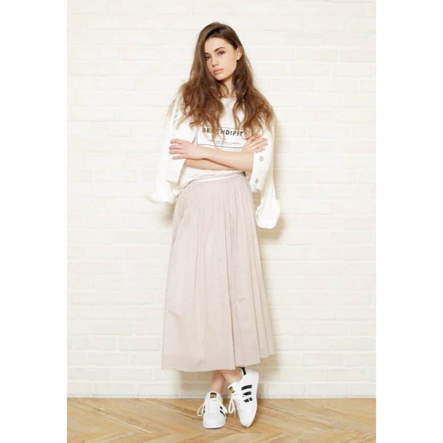 ロシカリエのインスタグラム：「LOSICARIE🌿2016SS ・JACKET ¥9,800+tax ・T-SHIRTS ¥4,900+tax ・SKIRT ¥8,900 +tax ーーーーーーーーーーーーーーーー #losicarie#ロシカリエ #fashion#style#collection#trend#outfit#ss2016#coordinate#spring#newcollection#adidas#superstar」